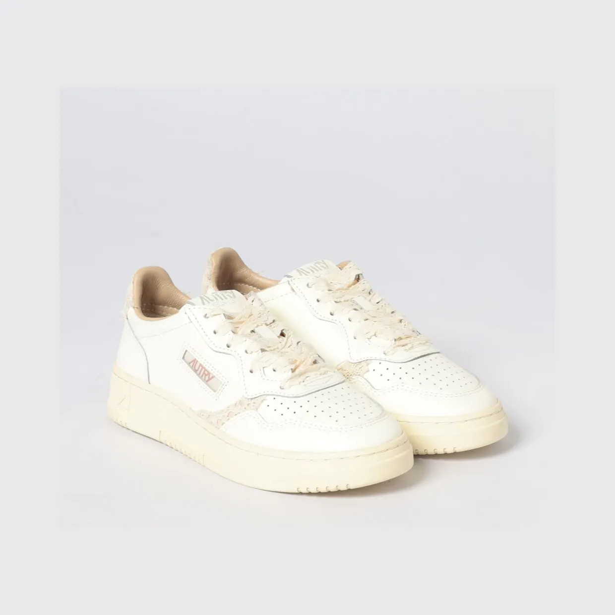 Autry Medalist Low Leather Sneakers with Lace Details Black (AULWMJ01)