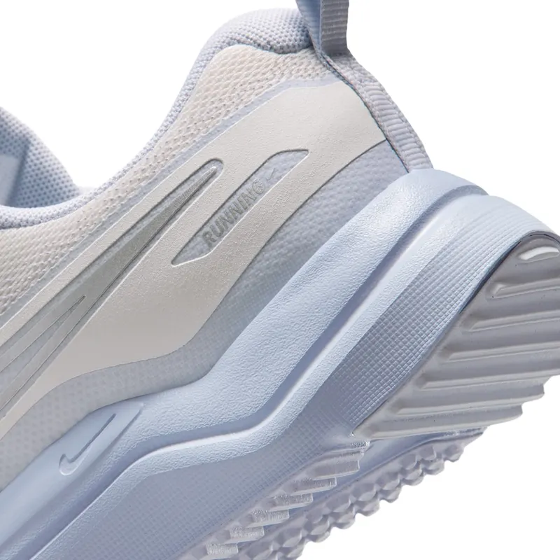 Nike Cosmic Runner White (HM4402-010)