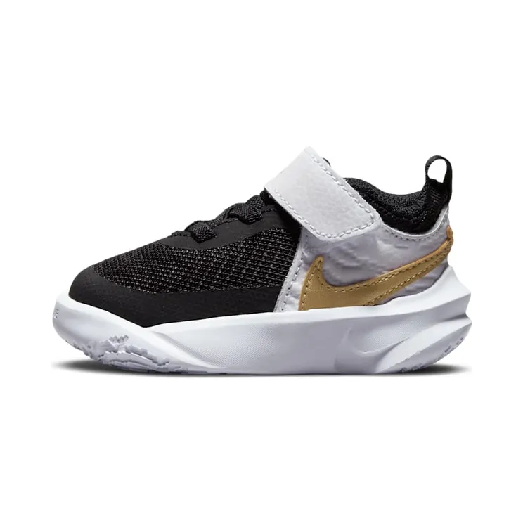Nike Team Hustle D 10 “Black / White / Photon Dust / Metallic Gold” (CW6737-002)