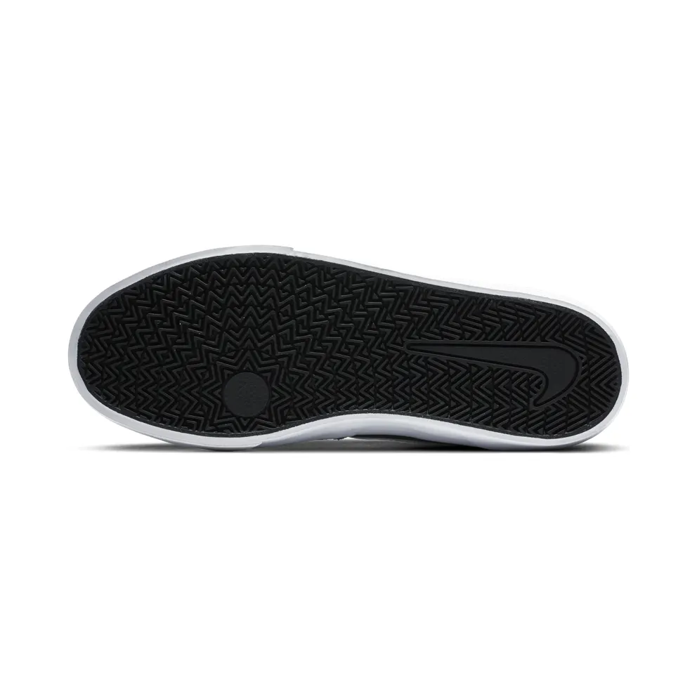 Nike SB Charge Suede “Black / White” (CQ2470-001)