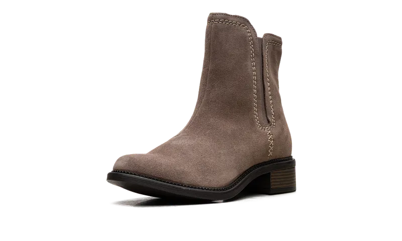 Clarks Maye Zip “Pebble Suede” (26168073)