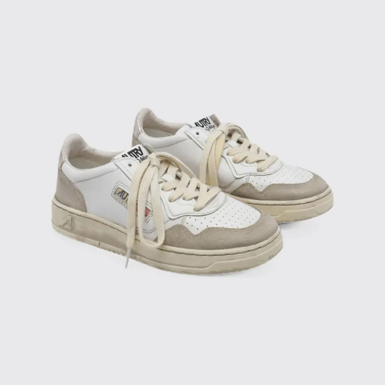 Autry Medalist Low Super Vintage Bicolour Leather Trainers with Worn Effect White (AVLWLS75)