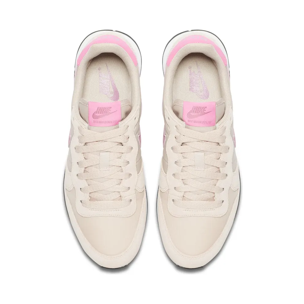 Nike Internationalist “Fossil Stone / Magic Flamingo / Summit White / Plum Dust” (828407-214)