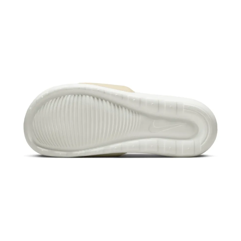 Nike Victori One “Sanddrift Coconut Milk” (CN9677-108)