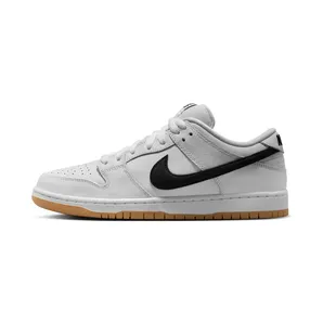 Nike SB Dunk Low Pro “White Gum” (CD2563-101): een saaie witte skateschoen die je nu het dubbele kan kosten