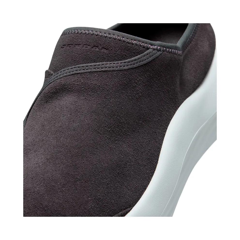 Jordan Future Mule – “Anthracite / Off White / Fire Pink” (HV5073-002)